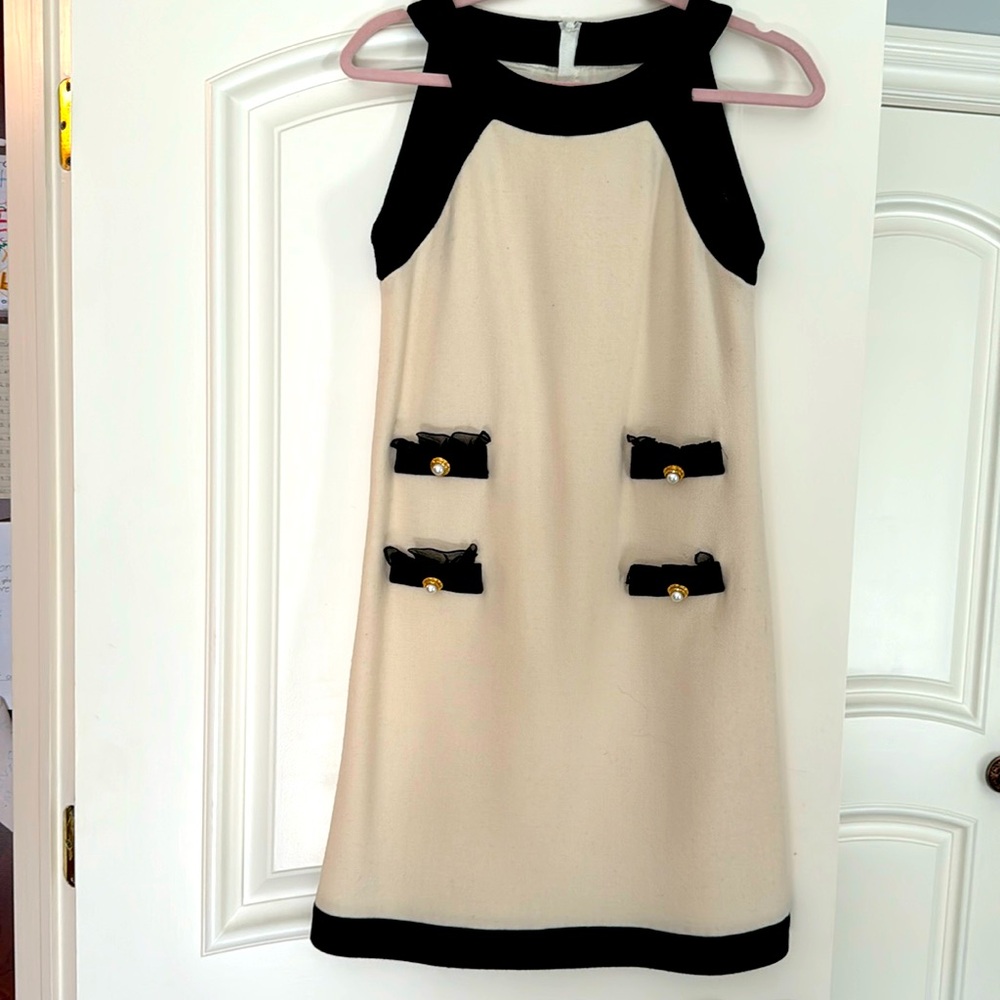 Moschino dress fully lined in silk to the knee dress (not too short) classy